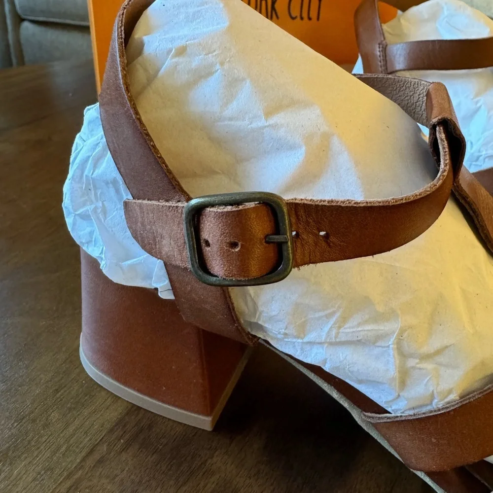 Miz Mooz Brown NYC Sandals size 6 Block Heel box/shoe listed 38 see description